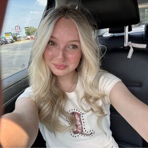 Meet your Posher, Evelyn